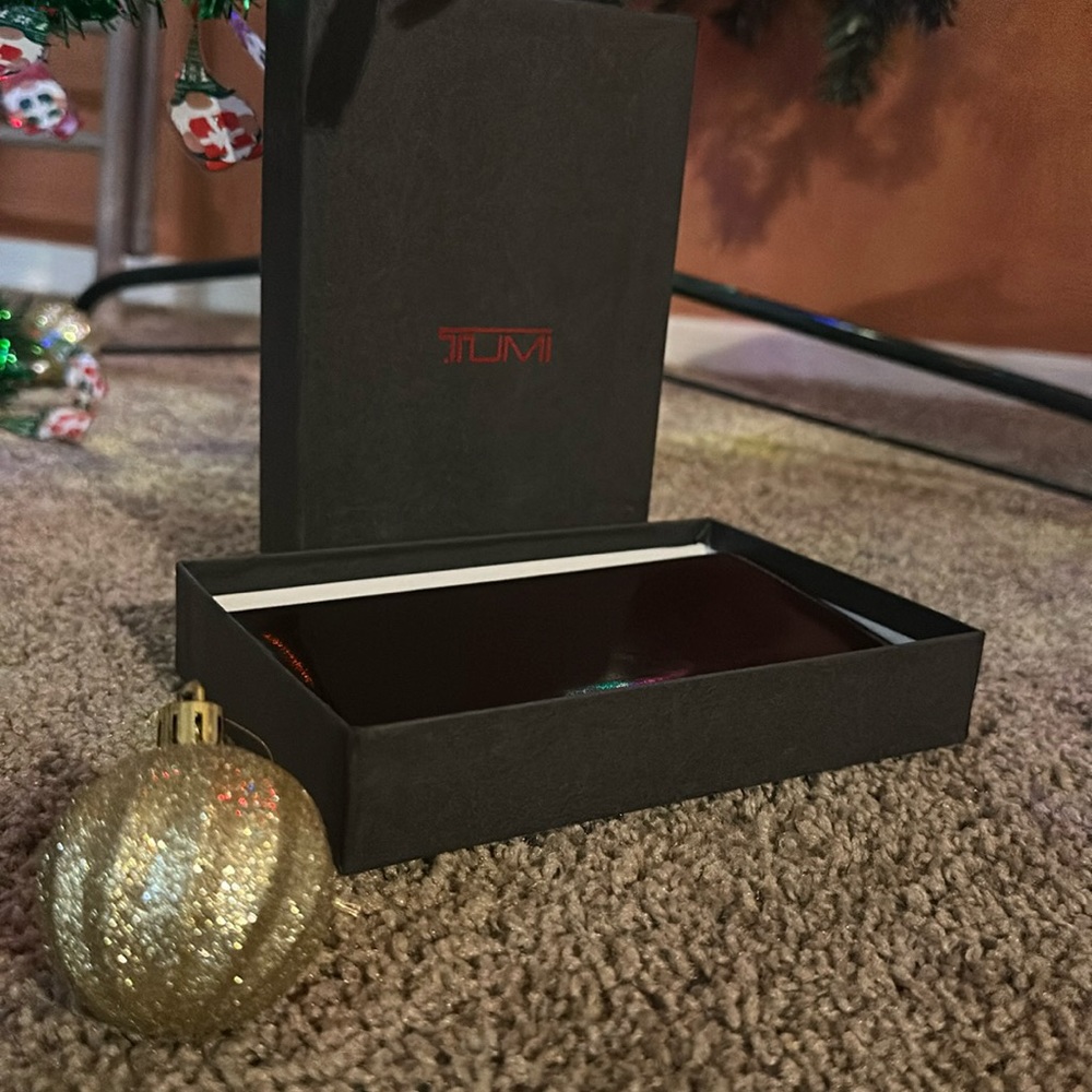 BRAND NEW! Never used TUMI Wallet